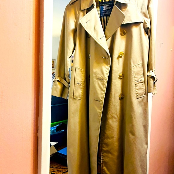 Vintage Burberry Women’s Raincoat - Picture 2 of 6
